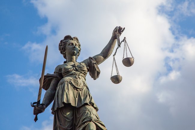 Können Wohnungseigentümer gegen einen Absenkungsbeschluss klagen?